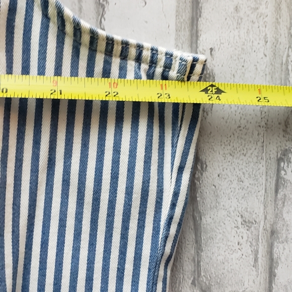 NWT**Levi's Women's Rumi Button Down Sleeveless Front Tie Shirt - Picture 3 of 8